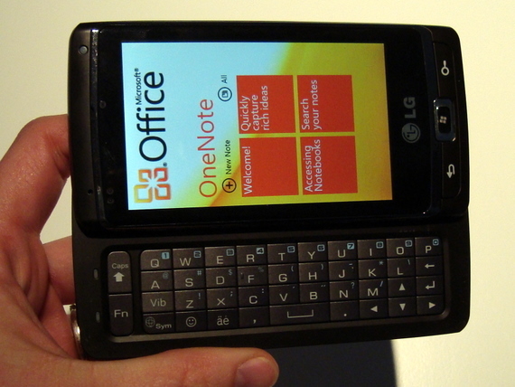 folgt später: LG Smartphone mit QWERTZ Tastatur