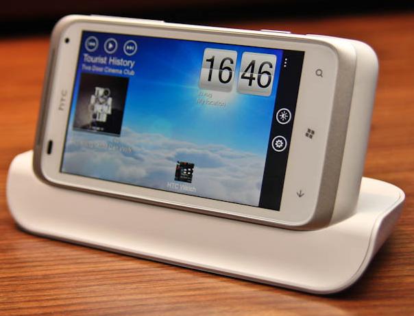 htc-dockingstation-2
