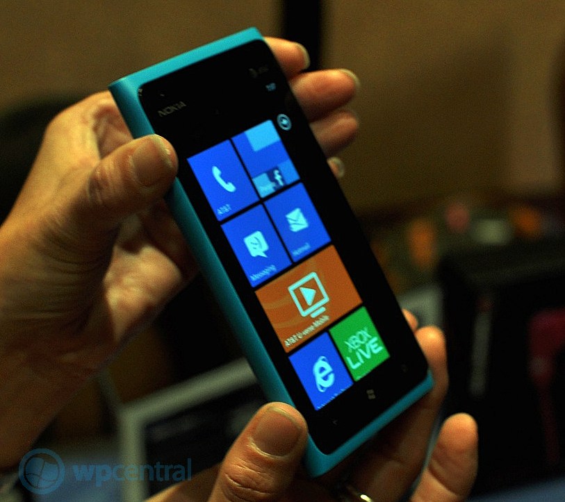 windows phone nokia lumia 900 (1)