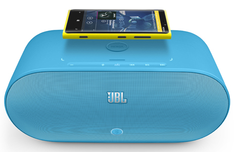 Nokia-Lumia-920-with-JBL-PowerUp