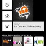 Ansicht des gewählten Senders mit aktuellem Song, Links zum Wecker, Timer und Marketplace