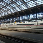 Aufnahme bei Tageslicht im Gleisbereich des Bahnhofs