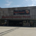 Lichtquelle rechts oberhalb des Motivs, Front des Motivs liegt im Schatten