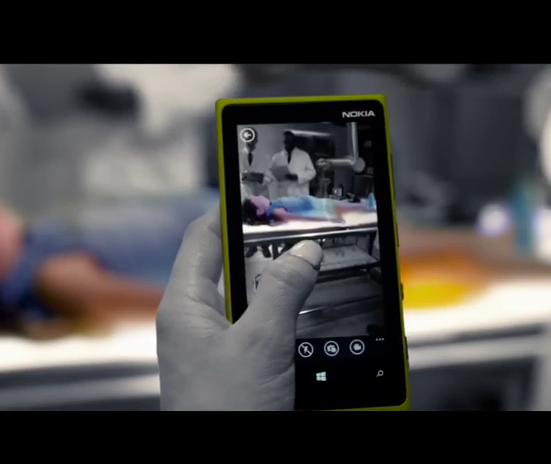 Kelly Clarkson - Nokia Lumia 920 Gelb