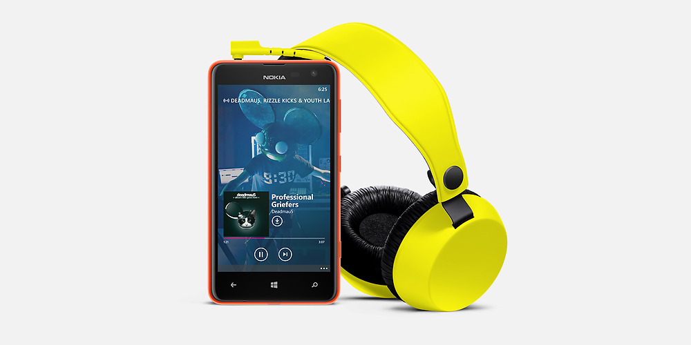 3-Product-Page-Lumia-Max-Hero-2000x1000-jpg