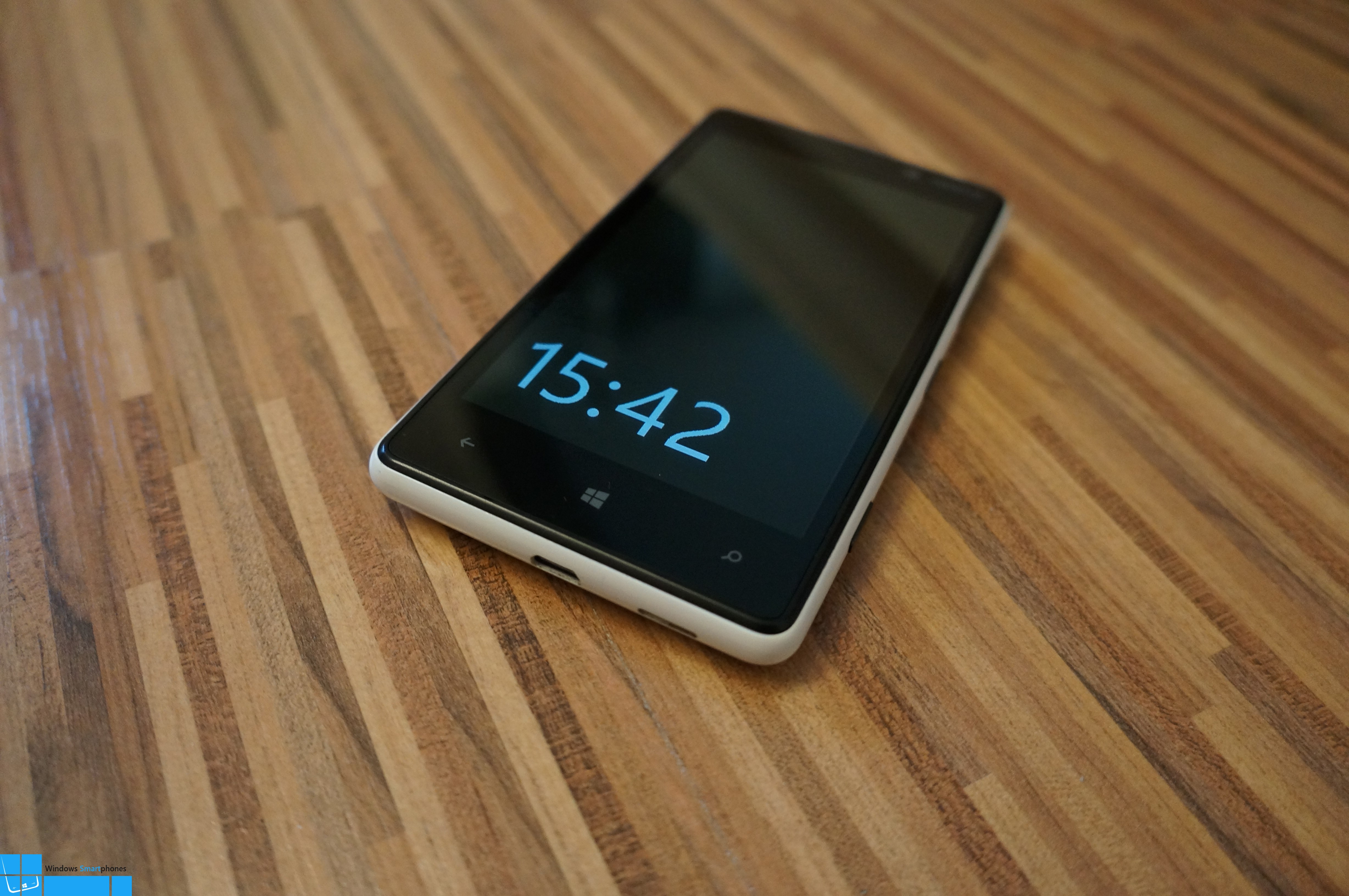Lumia 820 Front