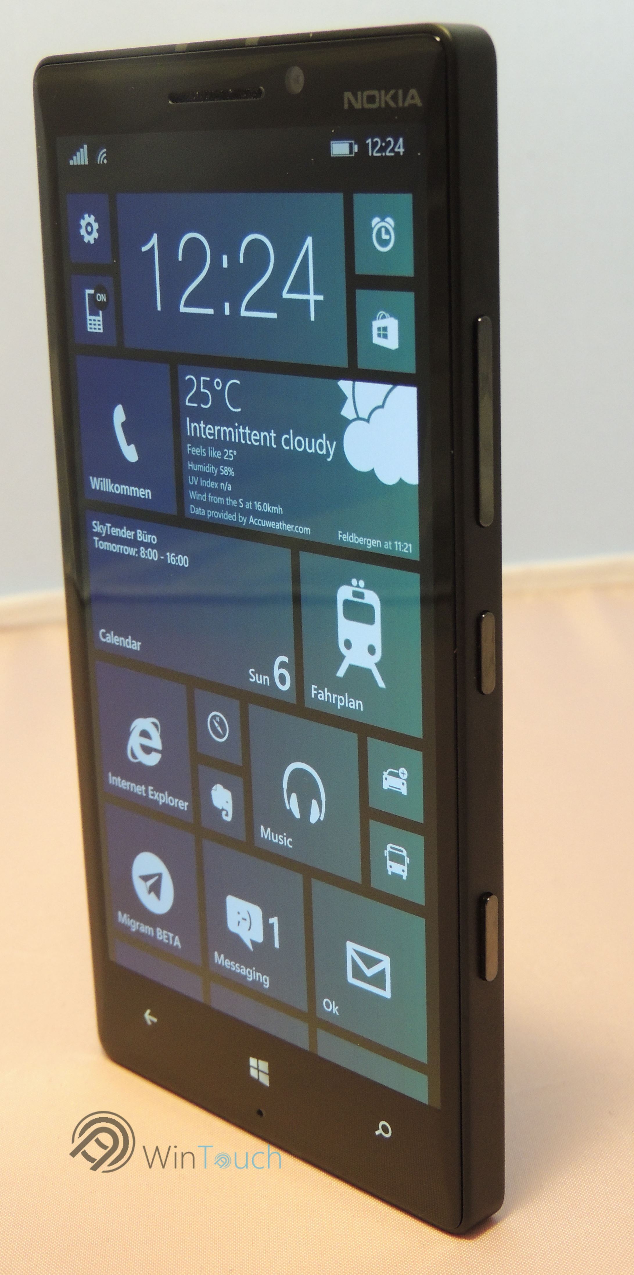 Lumia 930 FHD Screen & Transparent Tiles