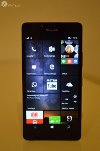 Microsoft Lumia 950 Stand front