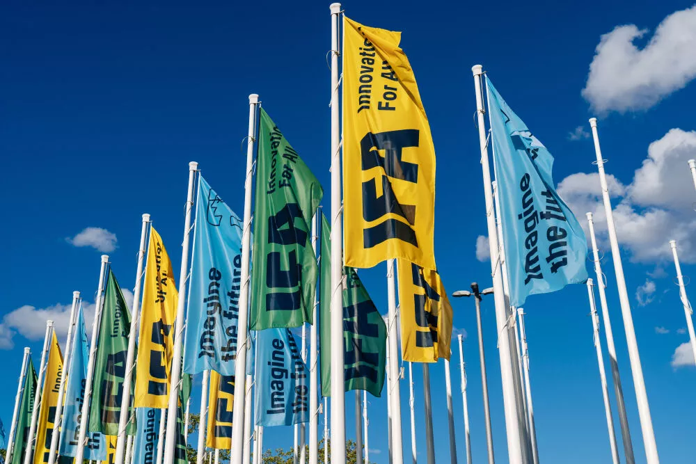 Eingang zur Messe Berlin mit Ifa-Logo